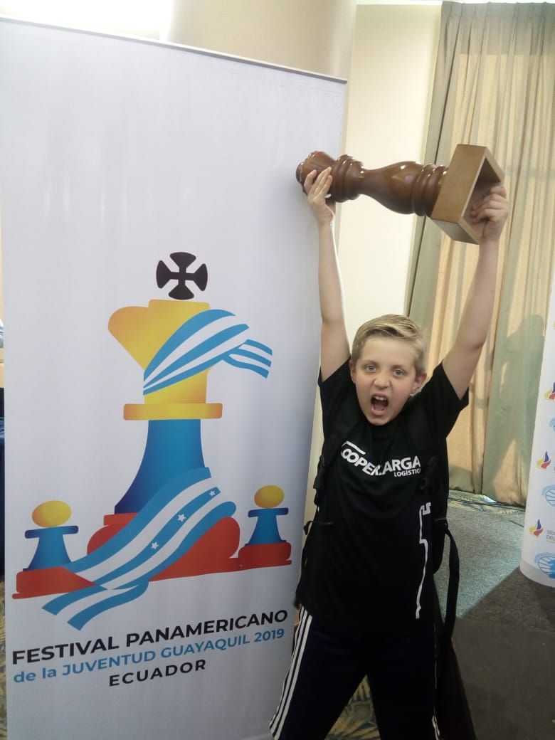 Federação Catarinense de Xadrez - FCX O enxadrista concordiense Calebe Kadlubiski Lazzarotti acaba de conquistar o segundo lugar no Festival Pan-americano 2019, que iniciou no último dia 21 e encerrou hoje (27) em Guayaquil, no Equador....