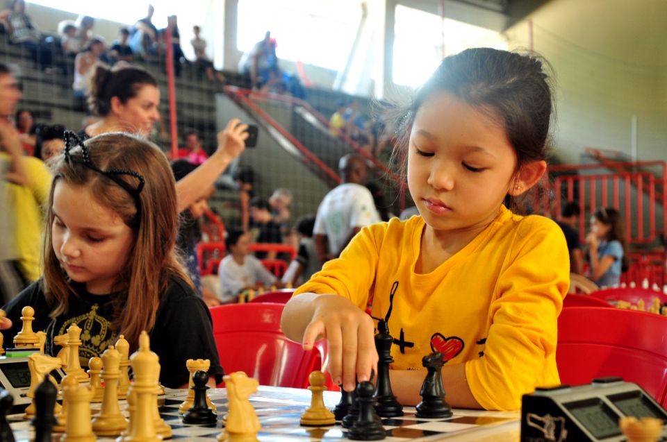 Federação Catarinense de Xadrez - FCX Com o objetivo de incentivar a prática de xadrez feminino durante o período de quarentena, a Federação Catarinense de Xadrez (FCX) por meio do Departamento de Xadrez Feminino em...