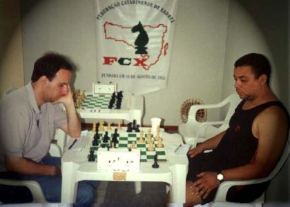 Federação Catarinense de Xadrez - FCX - O campeão Pablo Sell quando enfrentou Haroldo Cunha (D.Técnico da FCX) em importente partida.