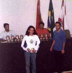 Federação Catarinense de Xadrez - FCX - Abiko premiando Gabriela SC