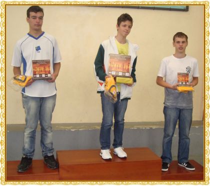 Federação Catarinense de Xadrez - FCX - Todos receberam camiseta personalizada e o Campeão Relógio de Xadrez
